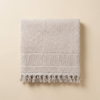 Linoa 450 Sakeena in grey 100% cotton towel, studio product shot