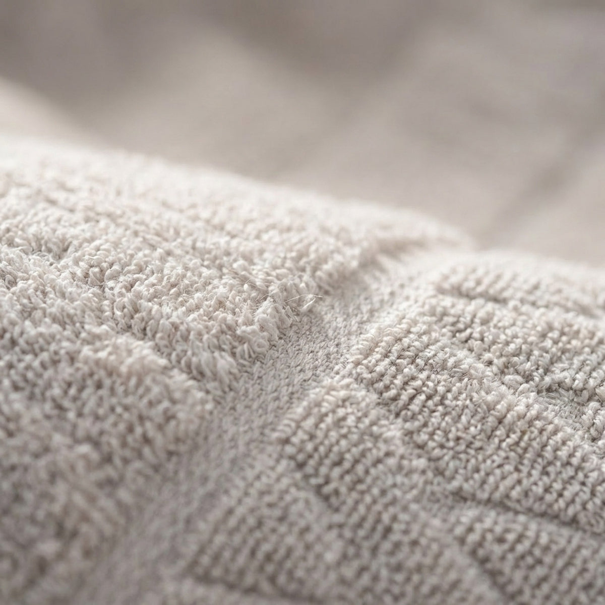 Linoa 450 Sakeena in grey 100% cotton towel, macro close-up of the cotton pile