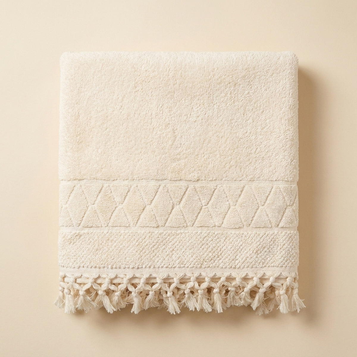 Linoa 450 Sakeena in off-white 100% cotton towel, studio product shot