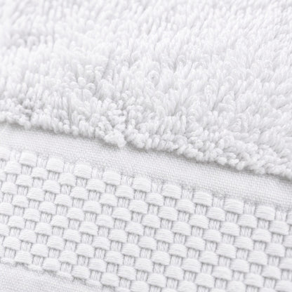 Linoa 550 Naeem in white 100% cotton towel, macro close-up of the cotton pile