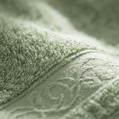 Linoa 550 Reesha Feather in sage green 100% cotton towel, macro close-up of the cotton pile