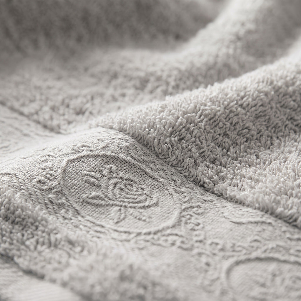 Linoa 650 Fakhm Luxe in grey 100% cotton towel, macro close-up of the cotton pile