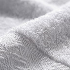 Linoa 650 Fakhm Luxe in white 100% cotton towel, macro close-up of the cotton pile