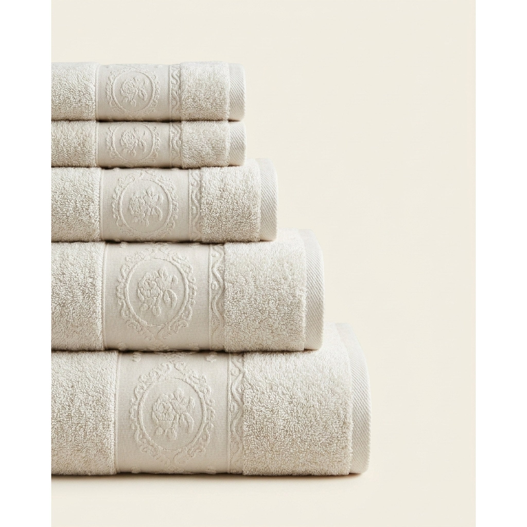 Linoa Fakhm 650 GSM luxe cotton towel, folded stack