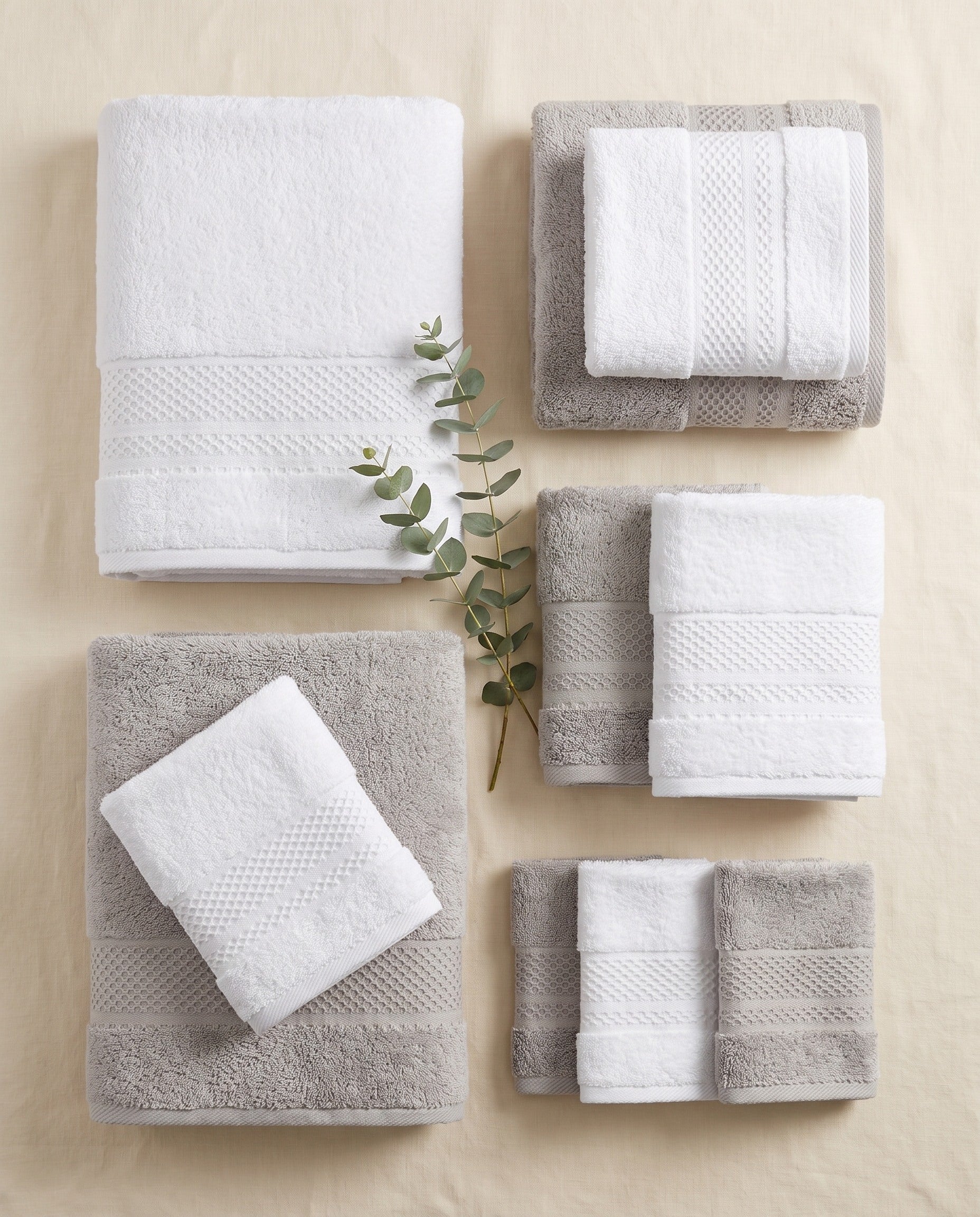 Linoa Family · Naeem in White & Grey — flat-lay