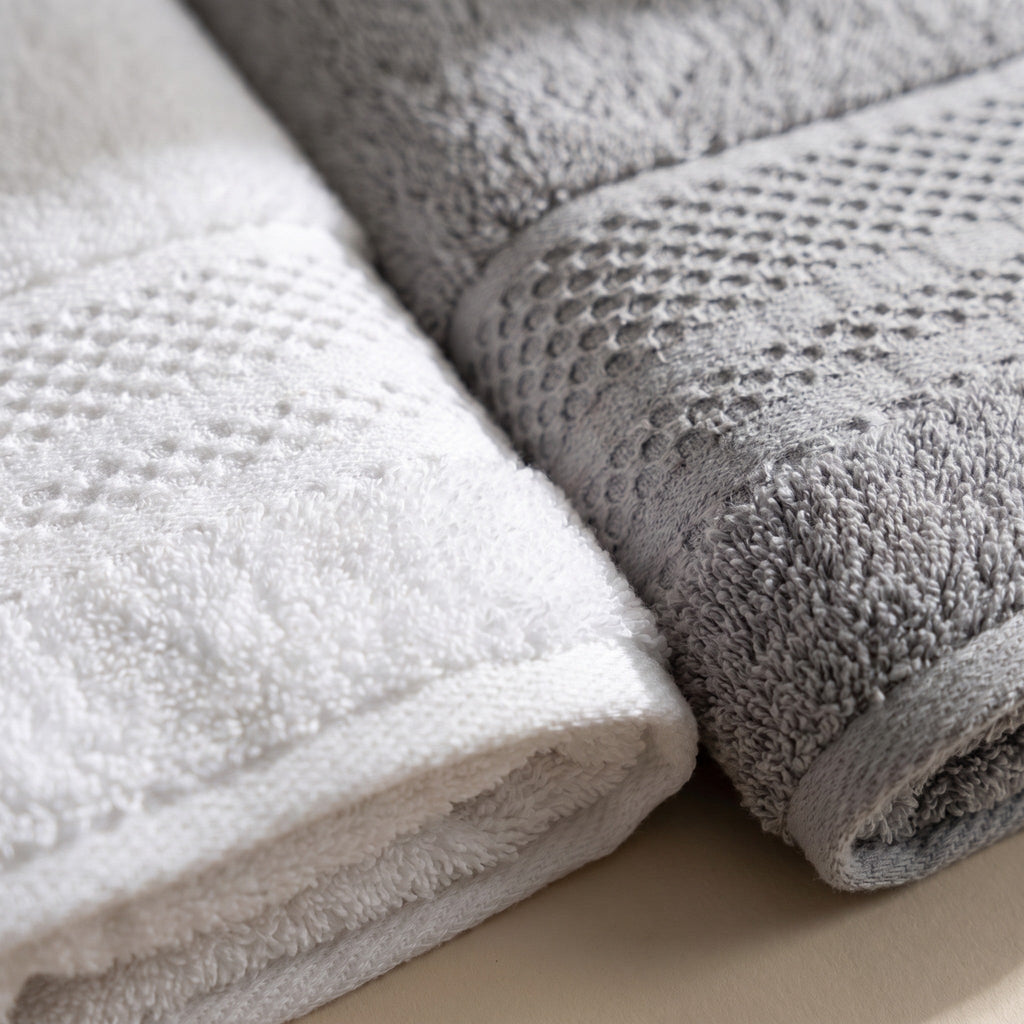 Linoa Family · Naeem in White & Grey — weave detail