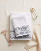 Linoa Spa Ritual — skincare flat-lay