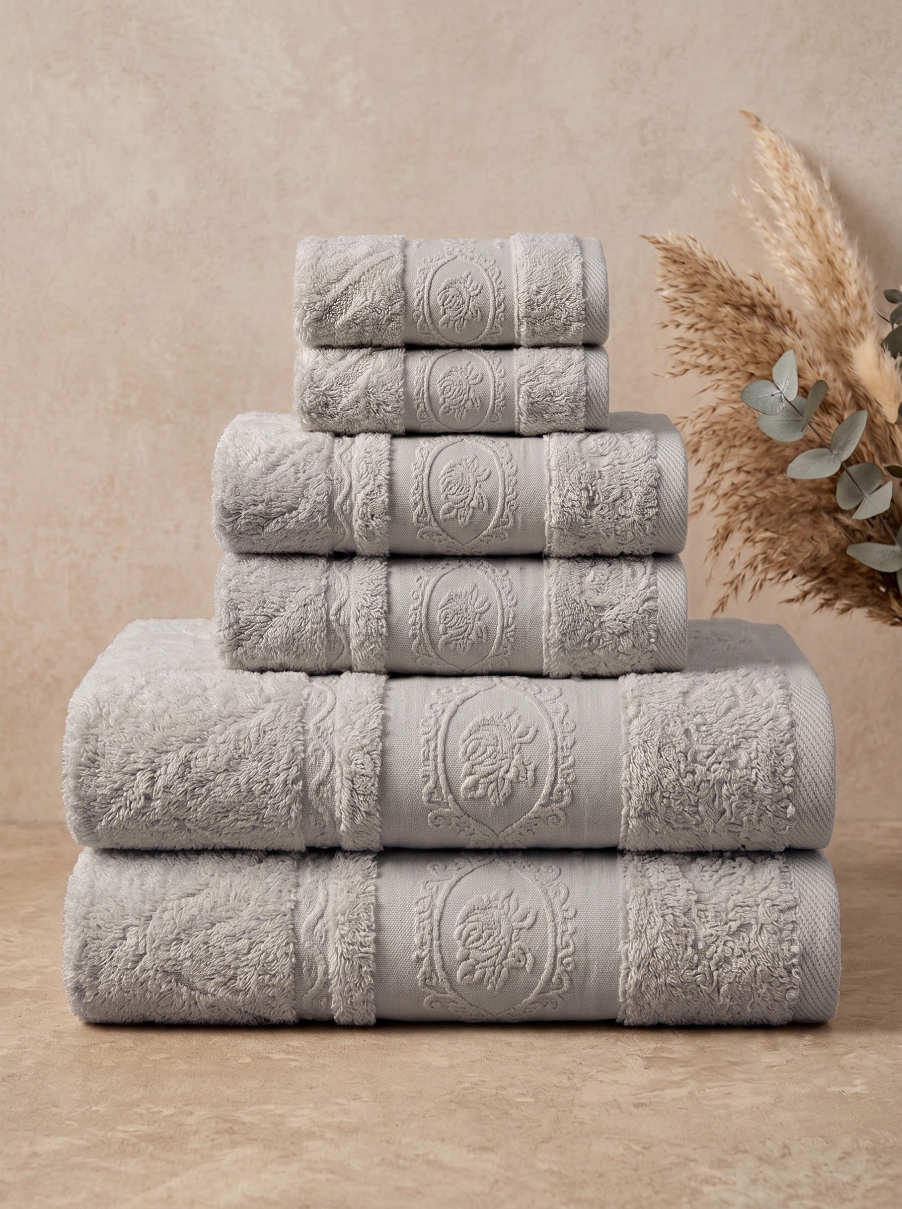 Linoa Signature Set · Fakhm 650 in Grey, 6-piece folded stack with rose-medallion border