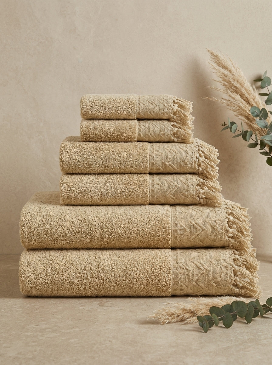 Linoa Everyday Set · Makhmal 550 in Sand, 6-piece folded stack