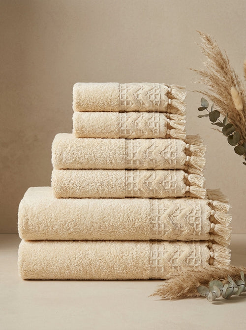Linoa Everyday Set · Makhmal 550 in Cream, 6-piece folded stack