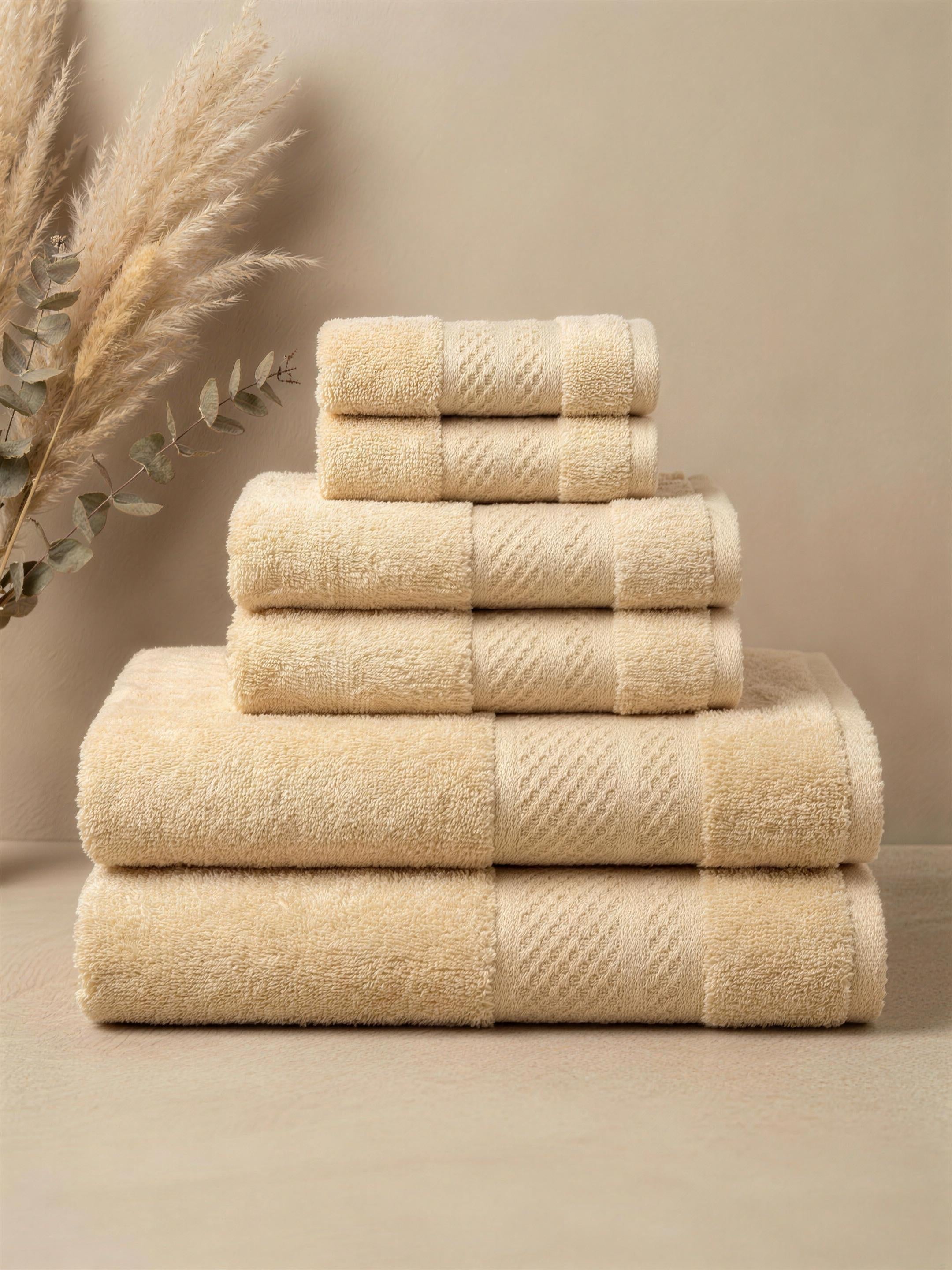 Linoa Everyday Set · Naeem 550 in Cream, 6-piece folded stack